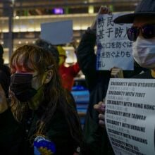 Chinese residents in Japan and supporters stage a rally to protest against China's Zero Corona policy and the dictatorial rule of the Chinese Communist Party in Tokyo on November 30, 2022 as part of candlelight vigil for victims of 11.24 Urumqi fire.